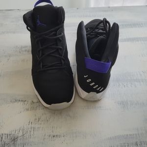 Size 7 Jordan hightops
